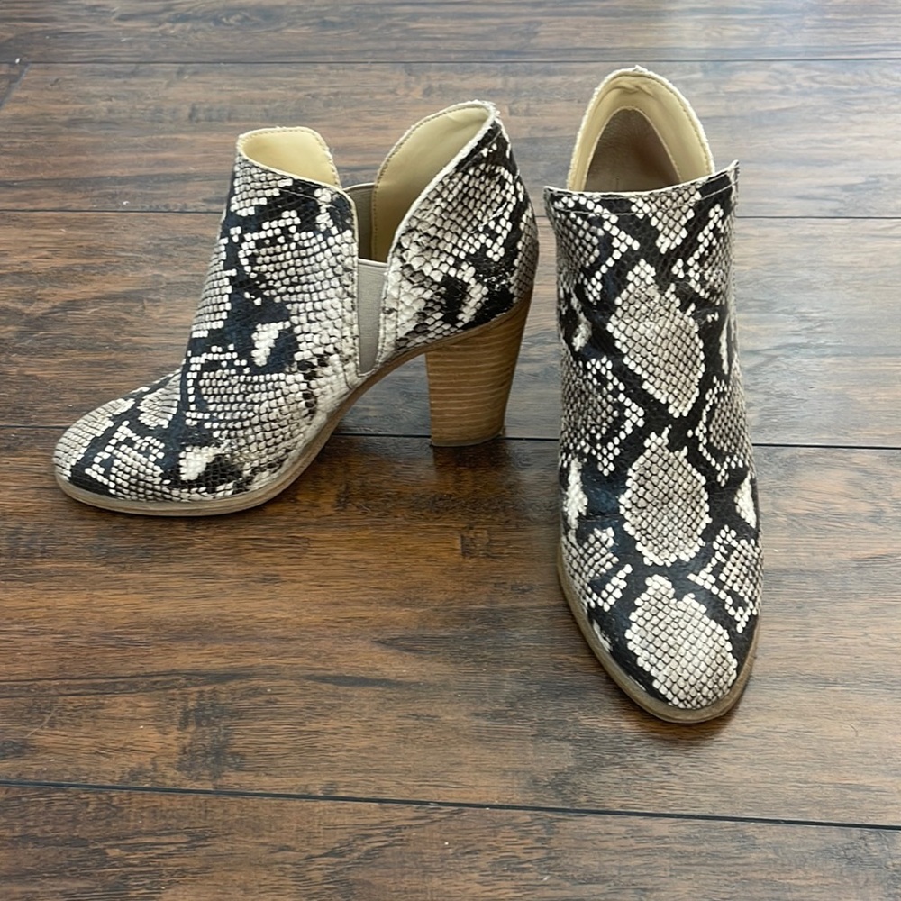 Vince Camuti Booties